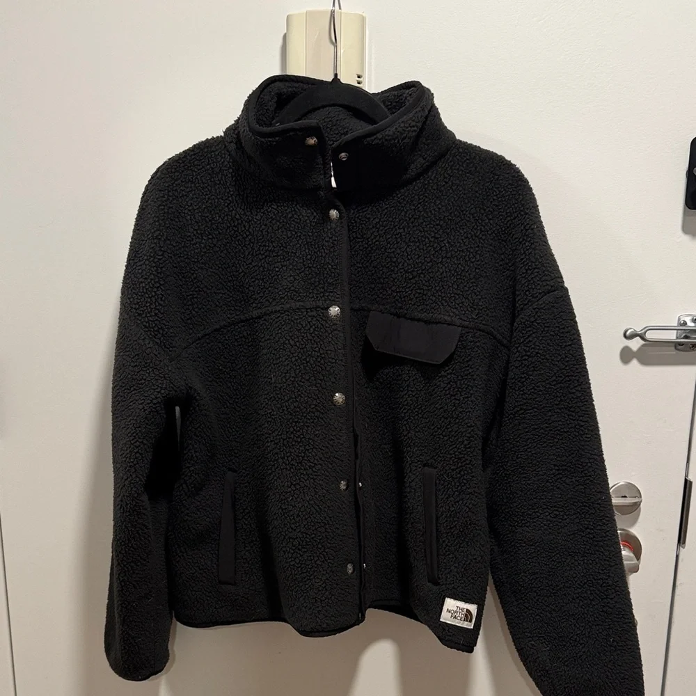 The North Face Women's Black Fleece Jacket - Picture 1 of 2